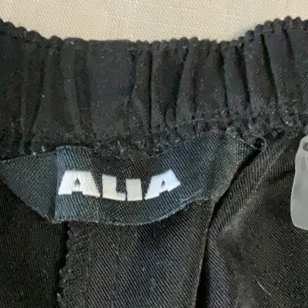 Alia - Picture 3 of 5